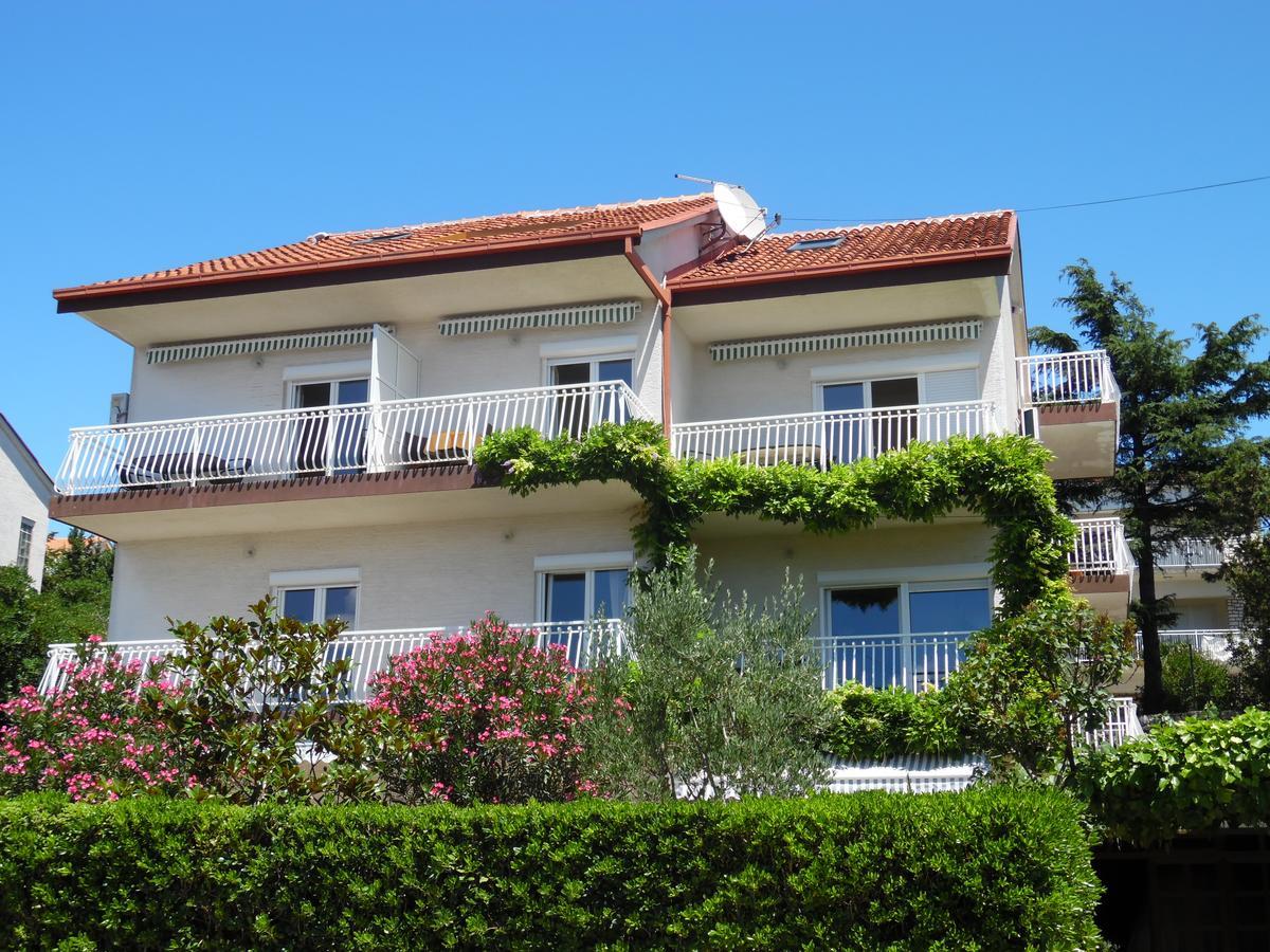 Apartments Fina Crikvenica Exterior foto