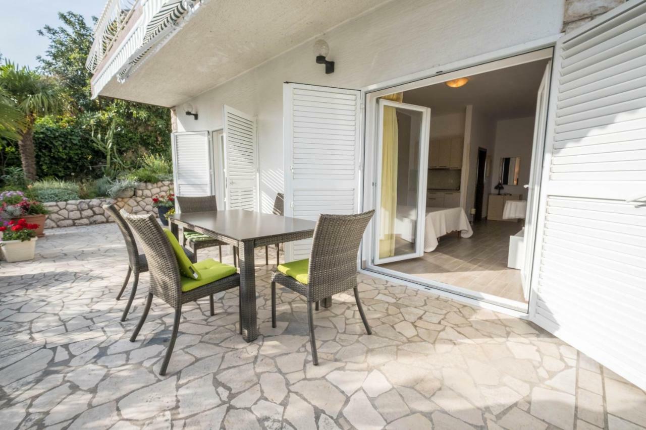 Apartments Fina Crikvenica Exterior foto